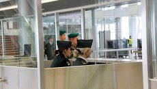 Паспортный контроль в международном аэропорту Львова, Украина Паспортный контроль в международном аэропорту Львова, Украина