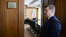 Мэр Новосибирска Анатолий Локоть у своего рабочего кабинета в мэрии Новосибирска Мэр Новосибирска Анатолий Локоть у своего рабочего кабинета в мэрии Новосибирска