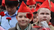 Возложение цветов к Мавзолею В.И. Ленина Возложение цветов к Мавзолею В.И. Ленина