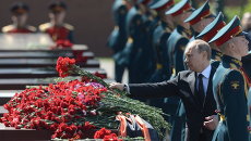 Возложение венка и цветов к Могиле Неизвестного солдата у Кремлевской стены Возложение венка и цветов к Могиле Неизвестного солдата у Кремлевской стены