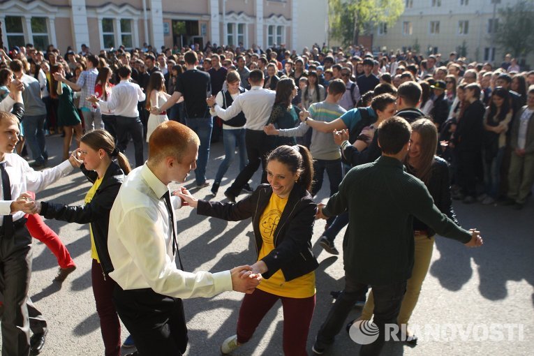 Студенты Томского политехнического университета отмечают 118-ю годовщину alma mater Студенты Томского политехнического университета отмечают 118-ю годовщину alma mater