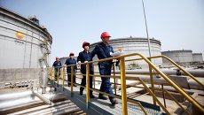 Китайские инспекторы на объекте Китайской национальной нефтегазовой корпорации Китайские инспекторы на объекте Китайской национальной нефтегазовой корпорации