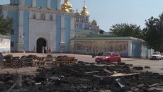 Палатки активистов Майдана сгорели дотла на Михайловской площади в Киеве Палатки активистов Майдана сгорели дотла на Михайловской площади в Киеве
