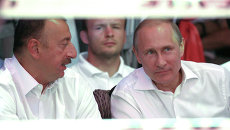 Президент РФ Владимир Путин во время посещения V Международного турнира по профессиональному боевому самбо ПЛОТФОРМА S-70. Слева - президент Азербайджана Ильхам Алиев Президент РФ Владимир Путин во время посещения V Международного турнира по профессиональному боевому самбо ПЛОТФОРМА S-70. Слева - президент Азербайджана Ильхам Алиев