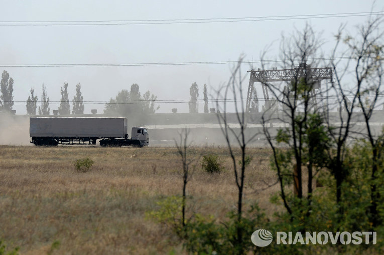 КамАЗ с гуманитарной помощью из РФ недалеко от границы с Украиной КамАЗ с гуманитарной помощью из РФ недалеко от границы с Украиной