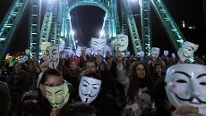 Участники марша миллионов масок в Будапеште, Венгрия Участники марша миллионов масок в Будапеште, Венгрия