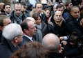 Президент Франции Франсуа Олланд общается с прессой возле офиса издания Charlie Hebdo в Париже Президент Франции Франсуа Олланд общается с прессой возле офиса издания Charlie Hebdo в Париже