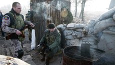 Ополченцы отдыхают на блокпосту под Донецком, Украина. 15 февраля 2015 Ополченцы отдыхают на блокпосту под Донецком, Украина. 15 февраля 2015