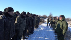 Ополченец ДНР пообещал сдавшимся в Дебальцево силовикам накормить и искупать Ополченец ДНР пообещал сдавшимся в Дебальцево силовикам накормить и искупать