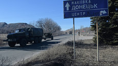 Отвод колонны тяжелой военной техники из Донецка. Архивное фото Отвод колонны тяжелой военной техники из Донецка. Архивное фото