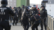 Акция протеста по случаю открытия во Франфурте-на-Майне нового офиса ЕЦБ Акция протеста по случаю открытия во Франфурте-на-Майне нового офиса ЕЦБ