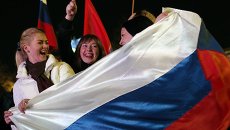 Жительницы Севастополя во время праздничного концерта в честь присоединения Крыма к Российской Федерации. Архивное фото. Жительницы Севастополя во время праздничного концерта в честь присоединения Крыма к Российской Федерации. Архивное фото.