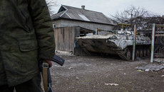 Бронемашина ополчения в Луганской области. Архивное фото Бронемашина ополчения в Луганской области. Архивное фото