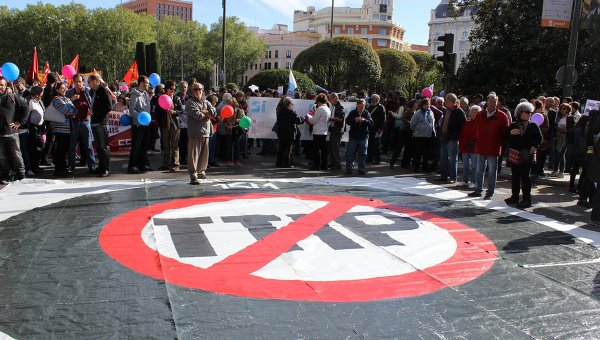Акции протеста против соглашений о трансатлантической торговле в Европе. Архивное фото