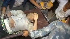 Спасатели извлекали из-под завалов выживших после землетрясения в Непале Спасатели извлекали из-под завалов выживших после землетрясения в Непале