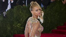 Бейонсе на бале Института костюма Met Gala-2015 в Метрополитен-музее в Нью-Йорке Бейонсе на бале Института костюма Met Gala-2015 в Метрополитен-музее в Нью-Йорке
