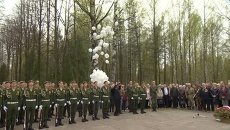 Кадры церемонии захоронения останков 164 советских солдат под Петербургом Кадры церемонии захоронения останков 164 советских солдат под Петербургом