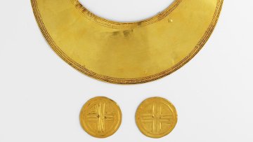 Gold Jewelry Bronze Age have been found in Ireland