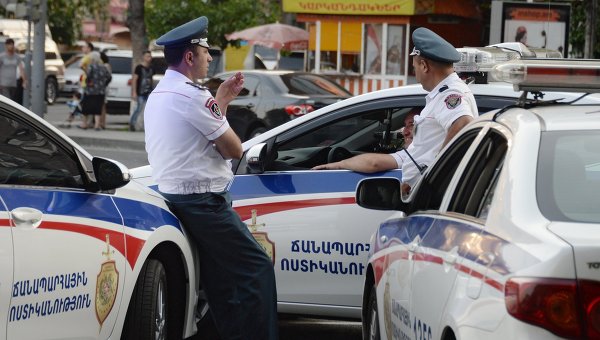 Сотрудники правоохранительных органов в Ереване. Архивное фото