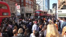Жизнь без метро: давка в автобусах и очереди на остановках в Лондоне Жизнь без метро: давка в автобусах и очереди на остановках в Лондоне