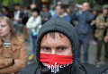 Активист Правого сектора возле здания администрации президента в Киеве, Украина Активист Правого сектора возле здания администрации президента в Киеве, Украина