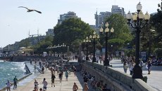 Набережная Ялты в Крыму. Архивное фото Набережная Ялты в Крыму. Архивное фото