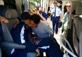 Бывший президент Кубы Фидель Кастро приветствует министра иностранных дел Боливии Давида Чокехуанка Бывший президент Кубы Фидель Кастро приветствует министра иностранных дел Боливии Давида Чокехуанка