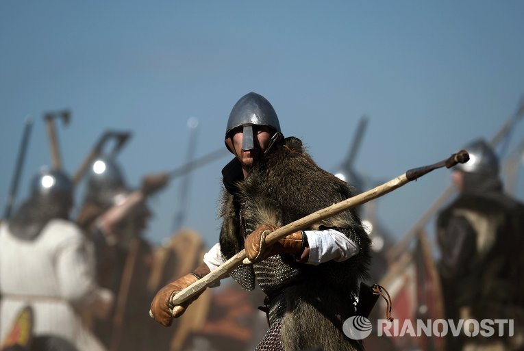 Участник девятого ежегодного фестиваля исторических клубов Воиново поле Участник девятого ежегодного фестиваля исторических клубов Воиново поле