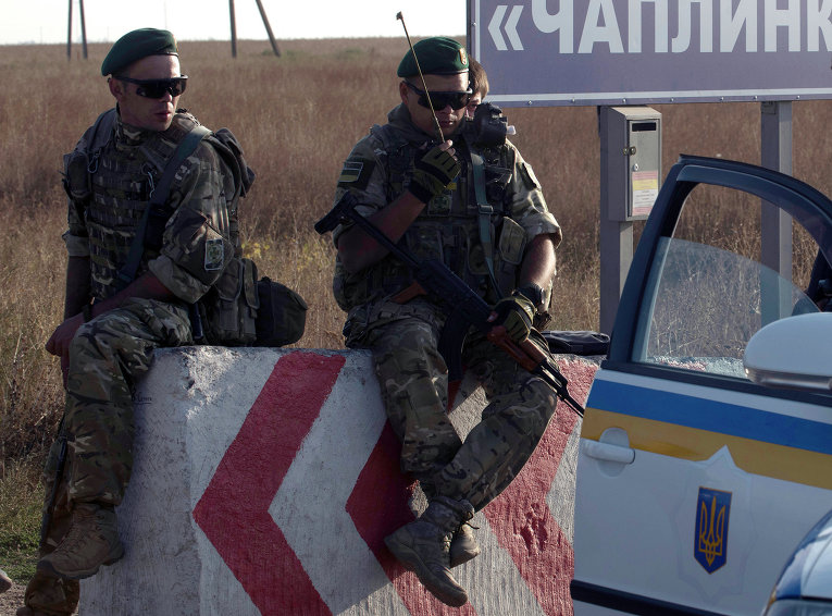Активисты заблокировали автодорогу на границе Украины и Крыма. 20 сентября 2015 Активисты заблокировали автодорогу на границе Украины и Крыма. 20 сентября 2015