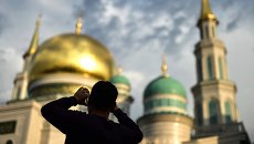 Мусульмане в день праздника жертвоприношения Курбан-Байрам в Московской Соборной мечети Мусульмане в день праздника жертвоприношения Курбан-Байрам в Московской Соборной мечети