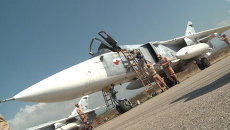 Авиатехники на аэродроме в Сирии проверили Су-34 и Су-24M перед вылетом Авиатехники на аэродроме в Сирии проверили Су-34 и Су-24M перед вылетом