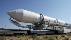 Вывоз ракеты космического назначения Зенит-3М с разгонным блоком Фрегат-СБ. Архивное фото Вывоз ракеты космического назначения Зенит-3М с разгонным блоком Фрегат-СБ. Архивное фото