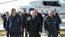 Президент России Владимир Путин во время осмотра строительных работ на космодроме Восточный Президент России Владимир Путин во время осмотра строительных работ на космодроме Восточный