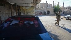 Боец местных сил самообороны в городе Маадамия в пригороде Дамаска Боец местных сил самообороны в городе Маадамия в пригороде Дамаска