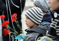 Участник митинга-реквиема на площади у Свято-Преображенского кафедрального собора в Донецке по жертвам авиакатастрофы лайнера Airbus-321 авиакомпании Когалымавиа, который выполнял рейс 9268 Шарм эш-Шейх - Санкт-Петербург Участник митинга-реквиема на площади у Свято-Преображенского кафедрального собора в Донецке по жертвам авиакатастрофы лайнера Airbus-321 авиакомпании Когалымавиа, который выполнял рейс 9268 Шарм эш-Шейх - Санкт-Петербург