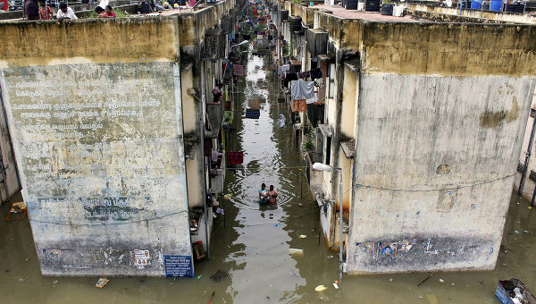 Затопленная в результате проливных дождей улица в городе Ченнаи, Индия. Архивное фото