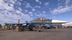 Авиатехники проверили ракеты воздух-воздух на Су-34 перед вылетом в Сирии Авиатехники проверили ракеты воздух-воздух на Су-34 перед вылетом в Сирии