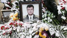 Цветы возле портрета погибшего подполковника Олега Пешкова во время прощания с ним в Липецке. Архивное фото Цветы возле портрета погибшего подполковника Олега Пешкова во время прощания с ним в Липецке. Архивное фото