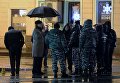 Сотрудники правоохранительных органов проводят следственные действия на остановке общественного транспорта на улице Покровка в Москве, где произошел взрыв неизвестного взрывного устройства Сотрудники правоохранительных органов проводят следственные действия на остановке общественного транспорта на улице Покровка в Москве, где произошел взрыв неизвестного взрывного устройства
