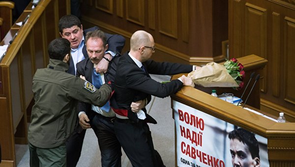 Политологи: ситуация на Украине может повлечь полномасштабный кризис Политологи: ситуация на Украине может повлечь полномасштабный кризис