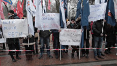 Беги, кролик, беги – митинг за отставку Яценюка прошел у здания Рады в Киеве Беги, кролик, беги – митинг за отставку Яценюка прошел у здания Рады в Киеве
