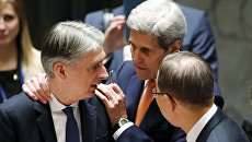 Глава Форин-офиса Филип Хаммонд, госсекретарь США Джон Керри и генсек ООН Пан Ги Мун. Архивное фото Глава Форин-офиса Филип Хаммонд, госсекретарь США Джон Керри и генсек ООН Пан Ги Мун. Архивное фото