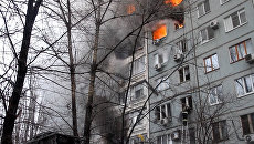 Работа пожарных и спасателей на месте взрыва газа в жилом доме в Волгограде Работа пожарных и спасателей на месте взрыва газа в жилом доме в Волгограде