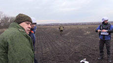 Наблюдатели ОБСЕ пригибались под пулями во время обстрела под Донецком Наблюдатели ОБСЕ пригибались под пулями во время обстрела под Донецком