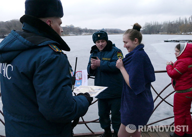 Крещенские купания в Донецке Крещенские купания в Донецке
