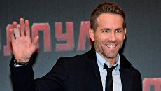 Актер Райан Рейнольдс во время фотоколла к премьере фильма Тима Миллера Дэдпул в отеле Ritz Carlton в Москве. Актер Райан Рейнольдс во время фотоколла к премьере фильма Тима Миллера Дэдпул в отеле Ritz Carlton в Москве.