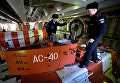 Члены экипажа глубоководного аппарата АС-40 Бестер-1 перед спуском в отсек управления Члены экипажа глубоководного аппарата АС-40 Бестер-1 перед спуском в отсек управления