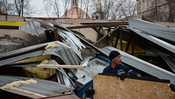 Снос здания. Архивное фото