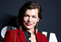 Милла Йовович на показе Saint Laurent Милла Йовович на показе Saint Laurent