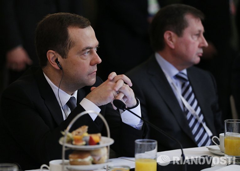 Председатель правительства РФ Дмитрий Медведев на встрече с представителями деловых кругов России и Германии в рамках Мюнхенской конференции по безопасности Председатель правительства РФ Дмитрий Медведев на встрече с представителями деловых кругов России и Германии в рамках Мюнхенской конференции по безопасности